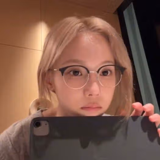 쌩얼 안경도 넘예쁜 윈터