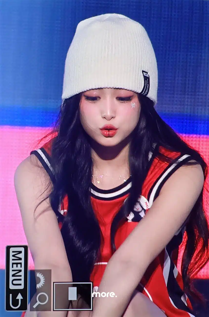 오늘 일본 팬미팅에서 입술 피어싱 한 아현