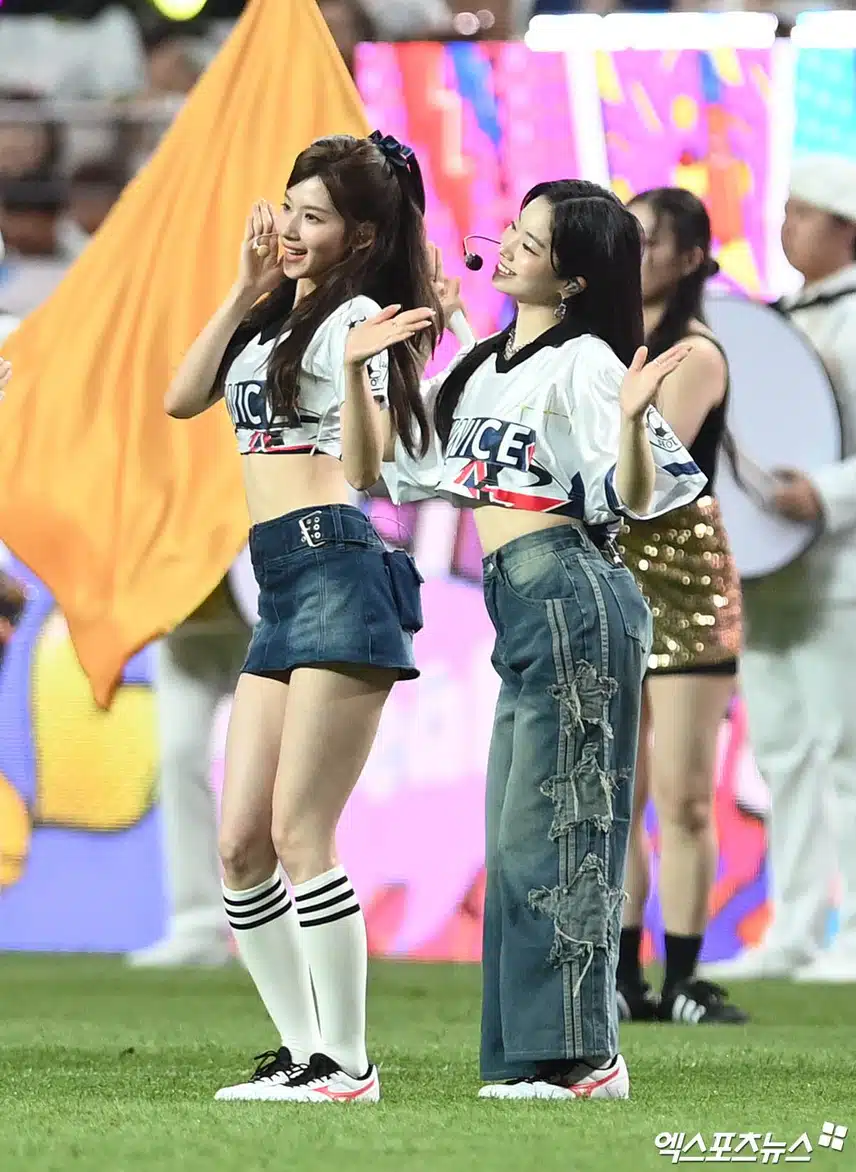 쿠팡플레이 하프타임 쇼 트와이스