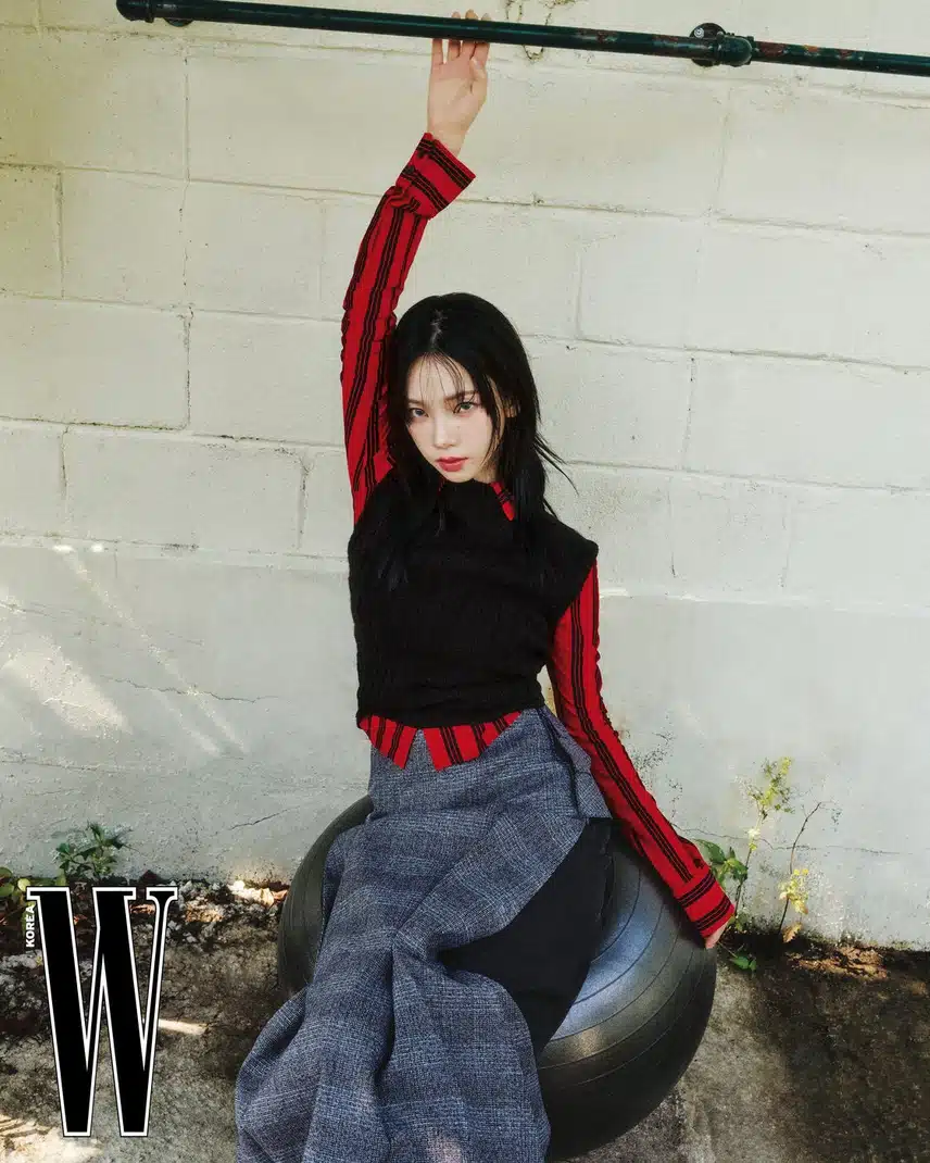 또 다른 표정을 남긴 에스파 카리나의 B컷