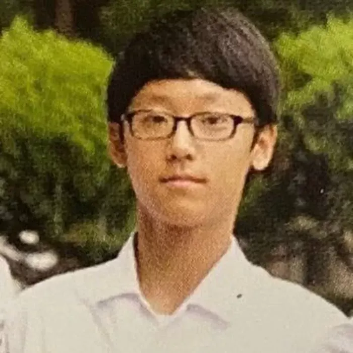 학창시절 발렌타이 데이때 초콜릿을 너무 많이 받아 어머니와 함께 초콜릿을 옮겨야했던 이도현님