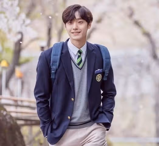 학창시절 발렌타이 데이때 초콜릿을 너무 많이 받아 어머니와 함께 초콜릿을 옮겨야했던 이도현님