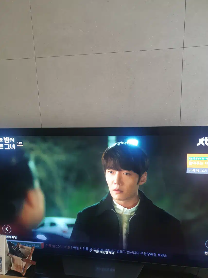 14화 보는중인데 일이 재밌게 돌아가네요