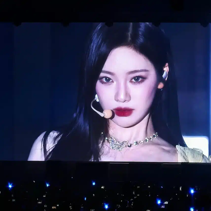 닝닝 홍콩콘 전광판 비주얼✨️