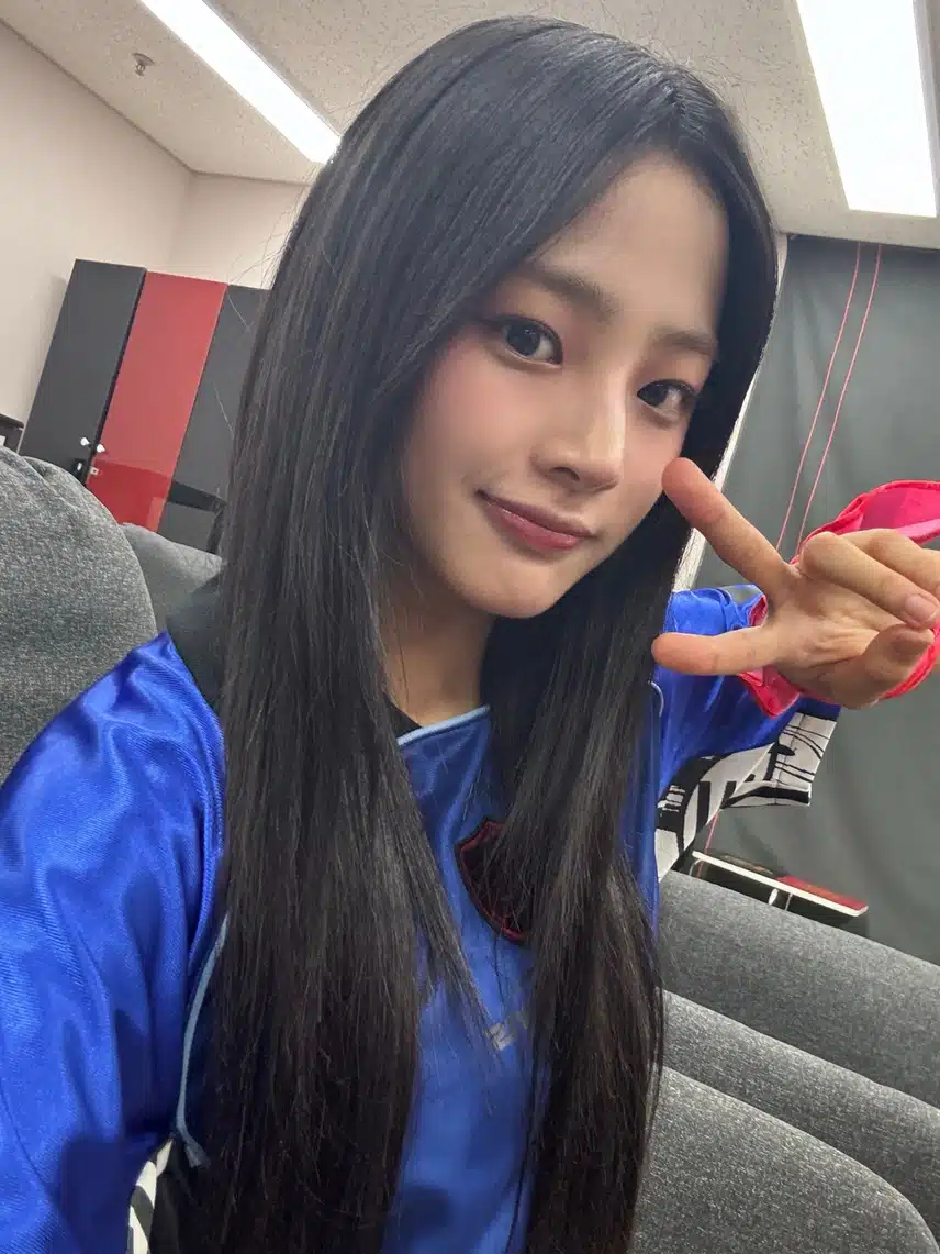 축구복 민지 셀카 업로드