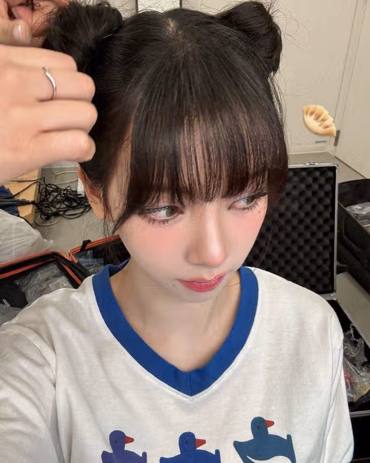 뿌까 머리 만드는 중인 카리나 ㅋㅋㅋ