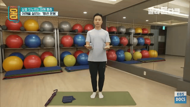 회전근개 손상으로 인한 어깨 통증완화에 좋은 펭귄운동~