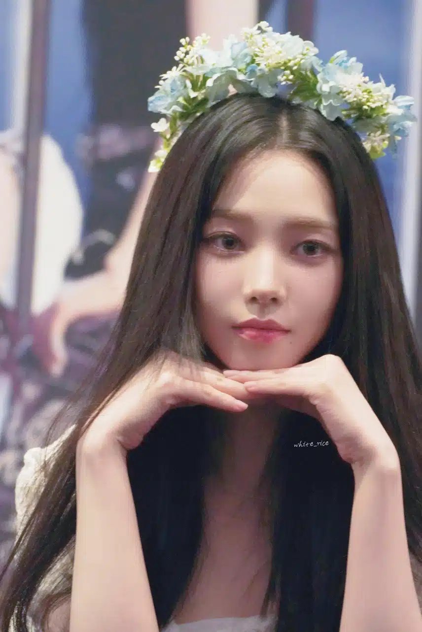 어제 팬싸 화관쓴 카리나🌸🌼