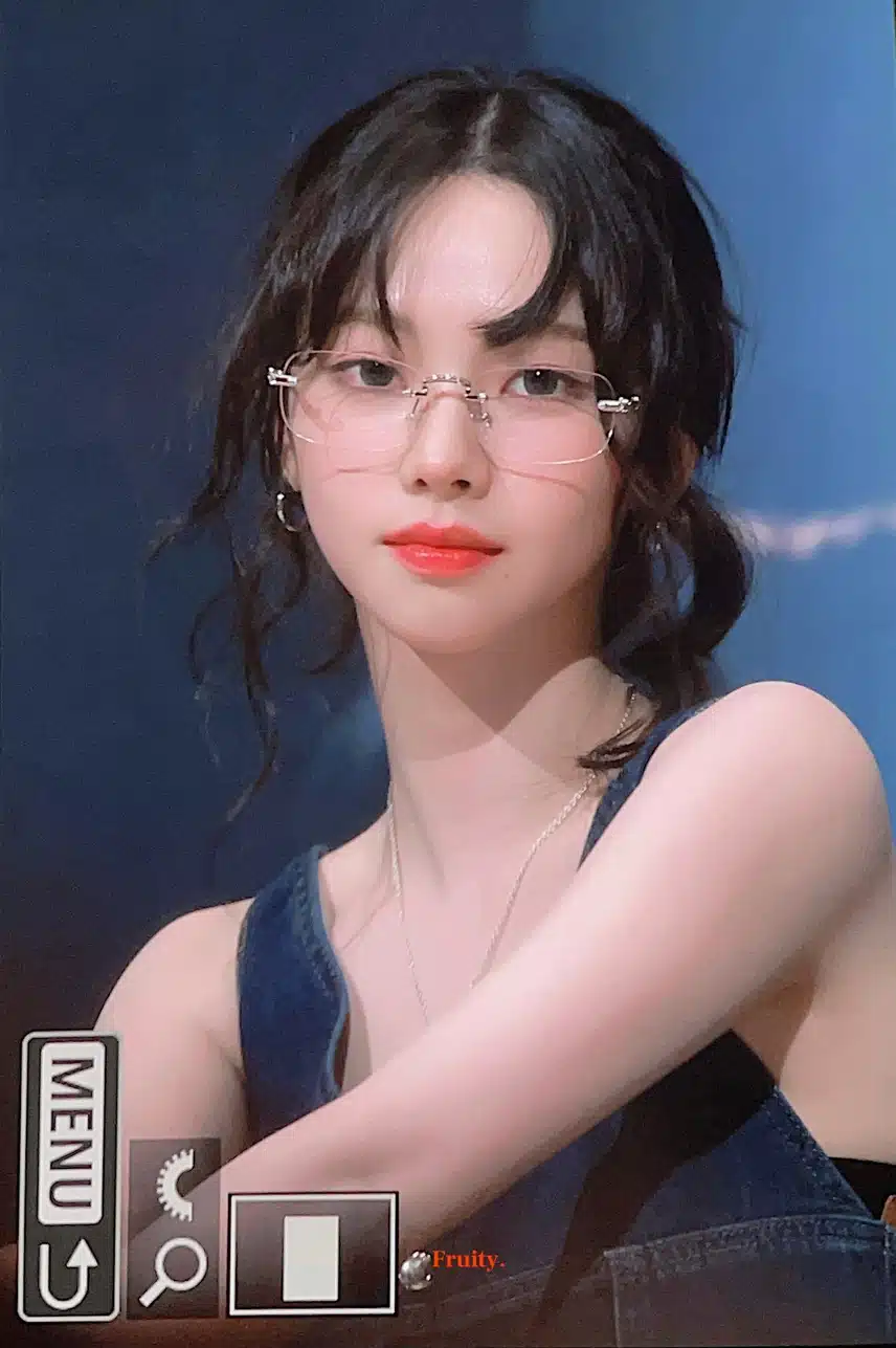 무테안경 잘어울리는 카리나👓