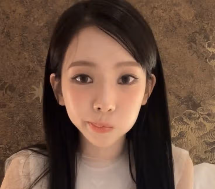 카리나 귀여운 한 쪽 볼 부풀리기