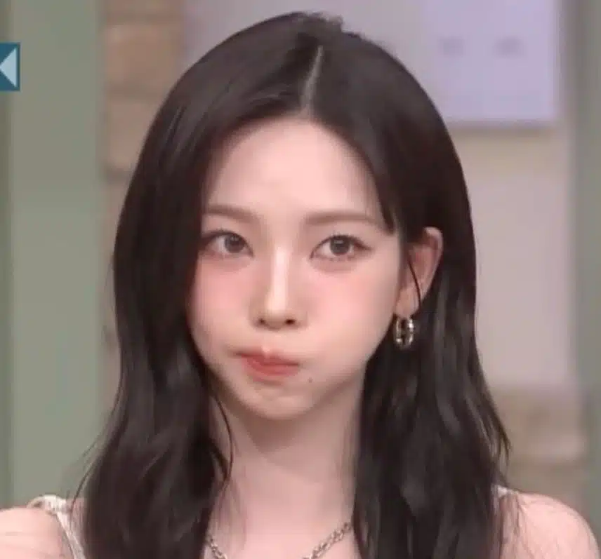 카리나 귀여운 한 쪽 볼 부풀리기