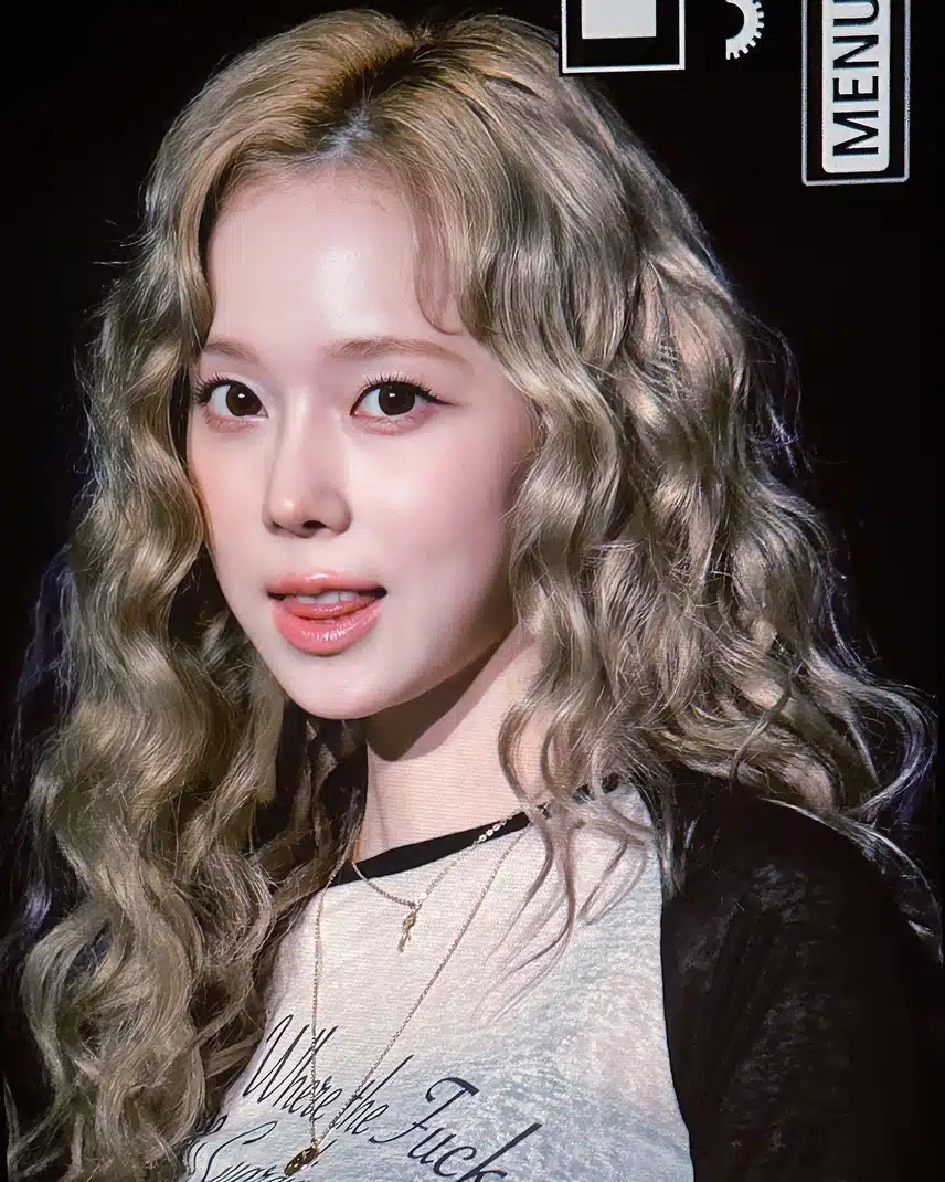뽀글머리도 완벽 소화하는 윈터