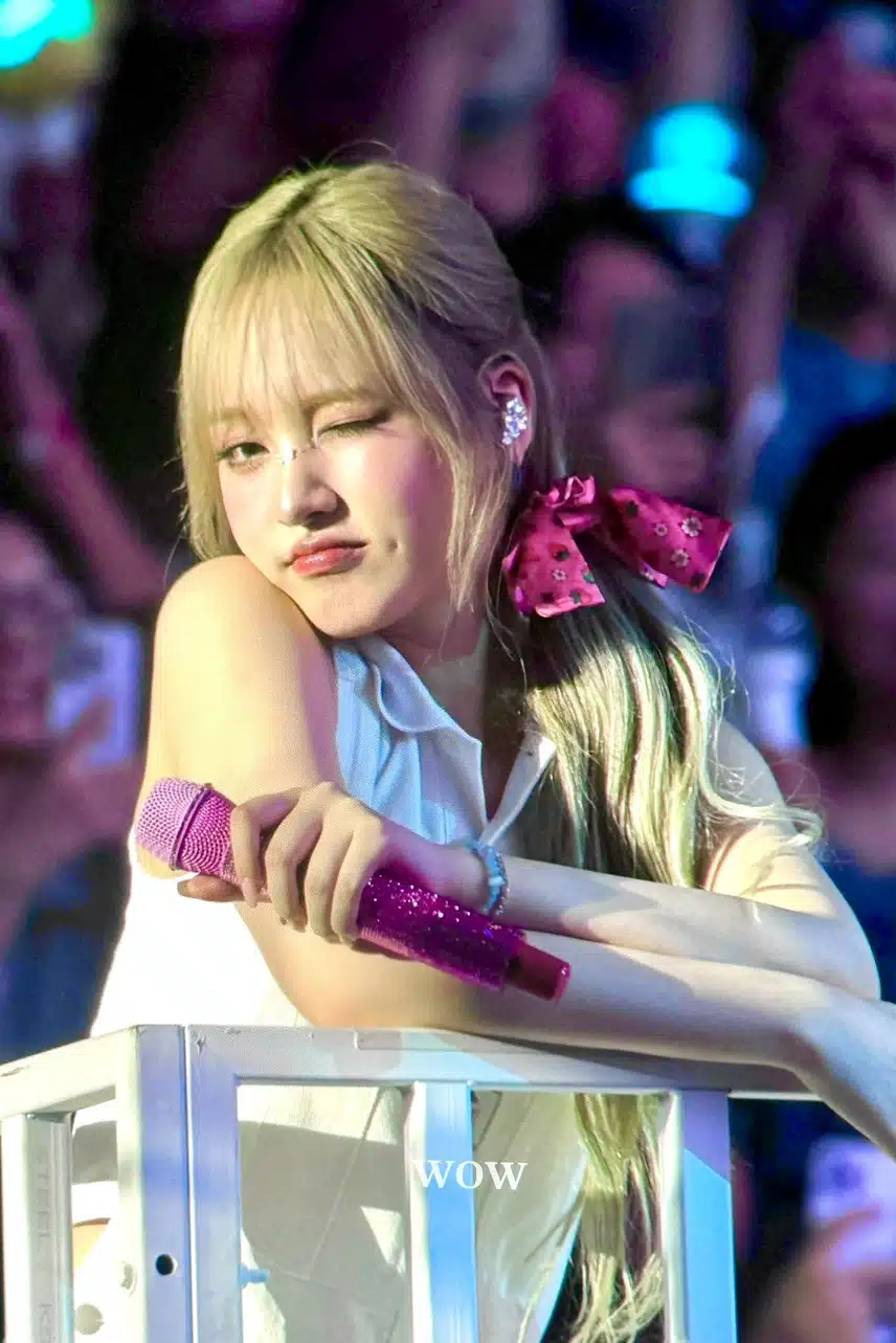 윙크하는 리즈 😘