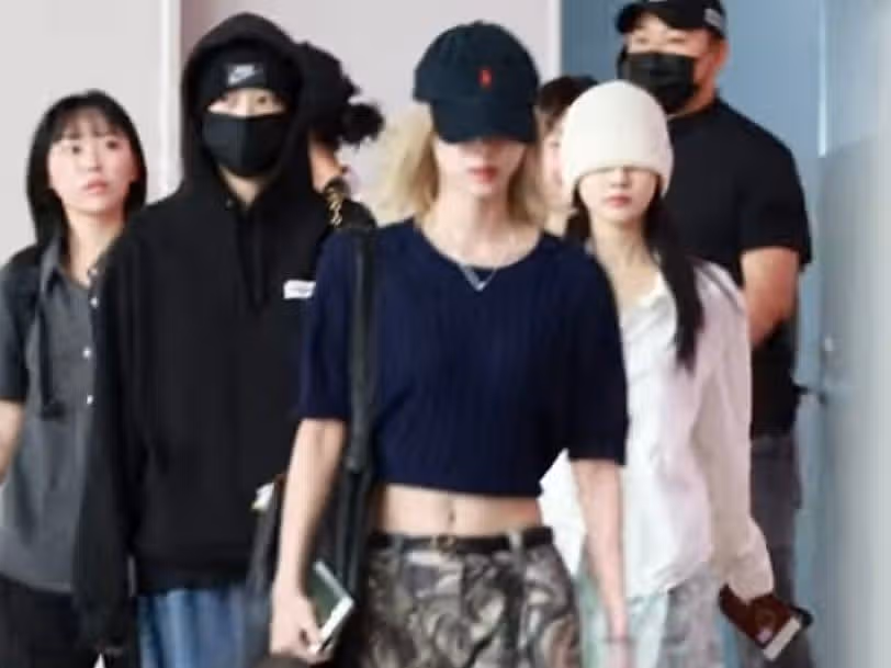 핫한 윈터의 공항룩!