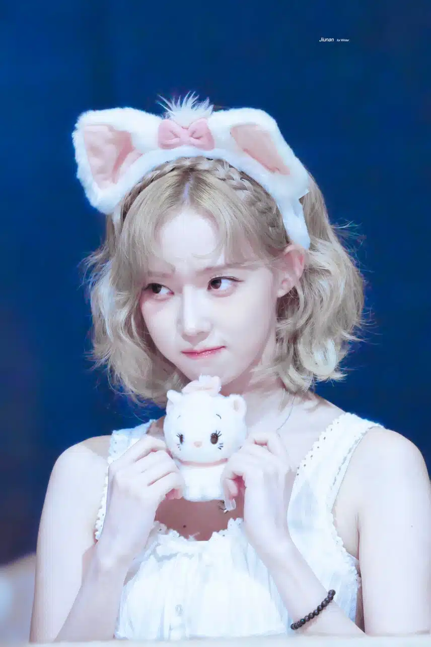 마리로 변신한 윈터 🤍