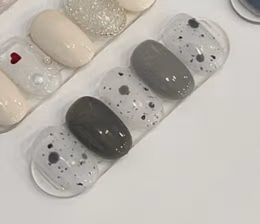 네일 디자인 골라주세요!