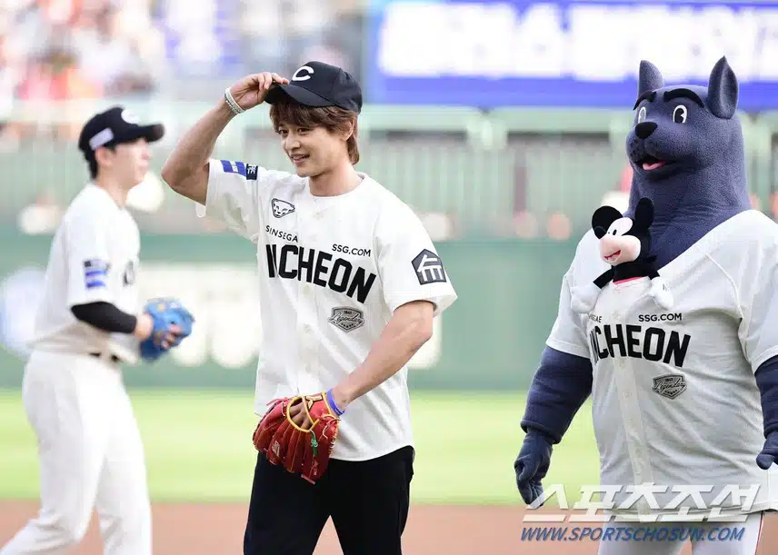 운동인 민호의 시구 ⚾