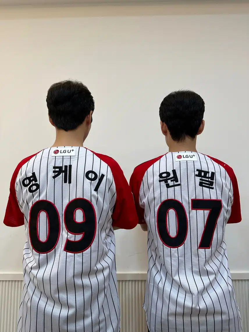 Young-K dan Won-pil, yang keluar untuk syuting drama remaja 