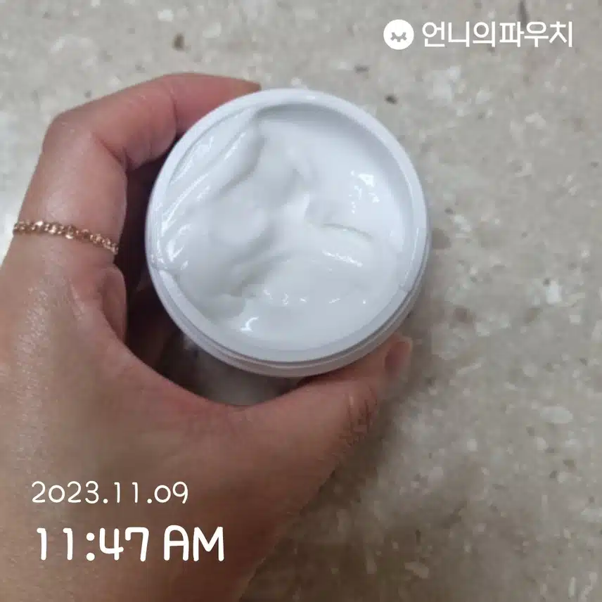 얼굴 찢어질거 같아서 크림도 바르네요