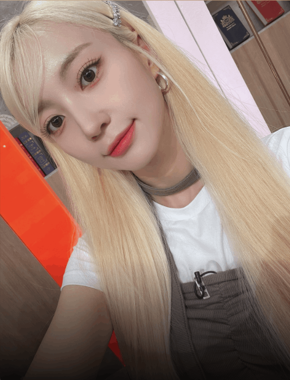 금발로 돌아온 오마이걸 유빈
