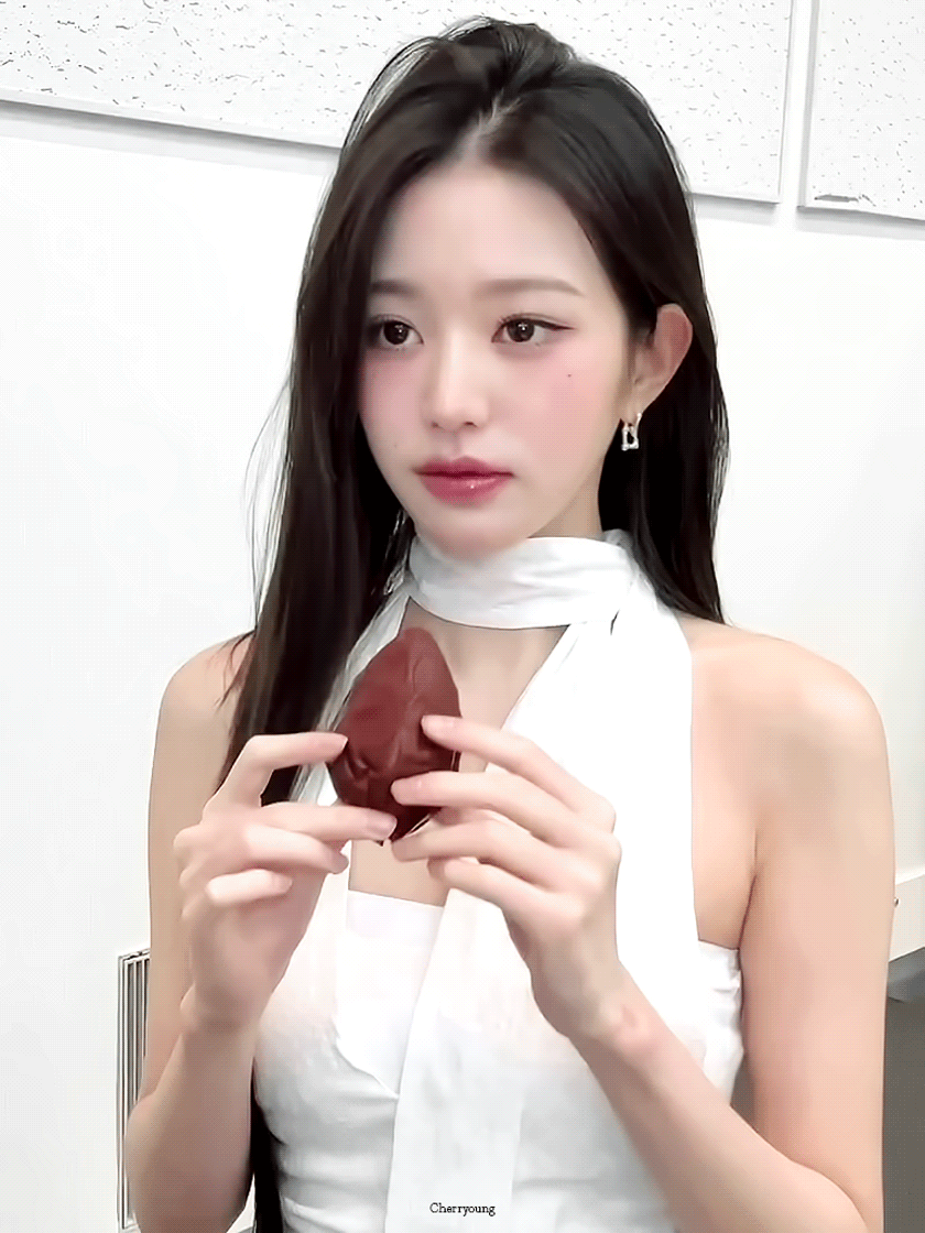 원영이 고구마들고찍은 틱톡 보셧나요ㅋㅋ