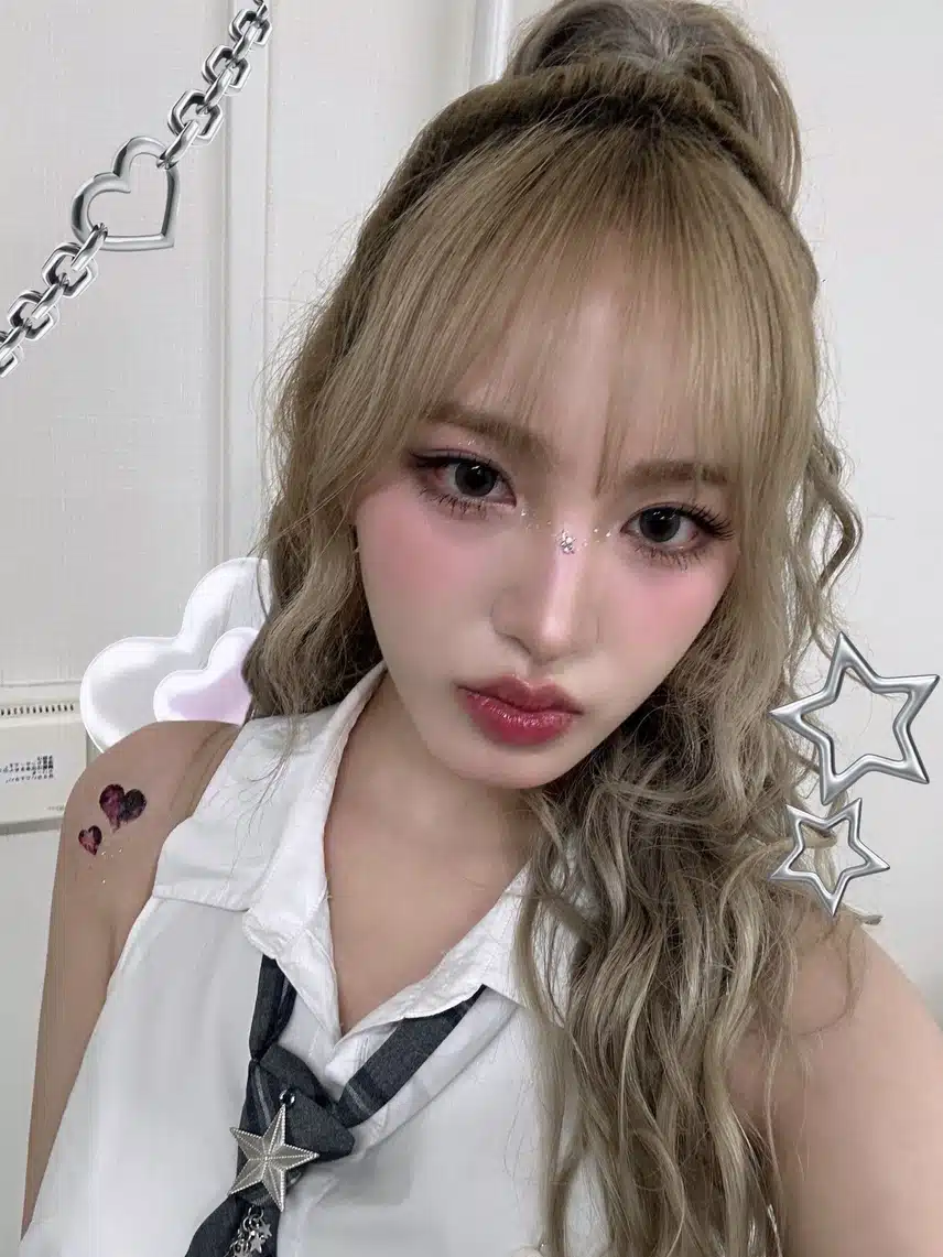 리즈가 꾸미는데 한시간이나 걸렸다는 사진