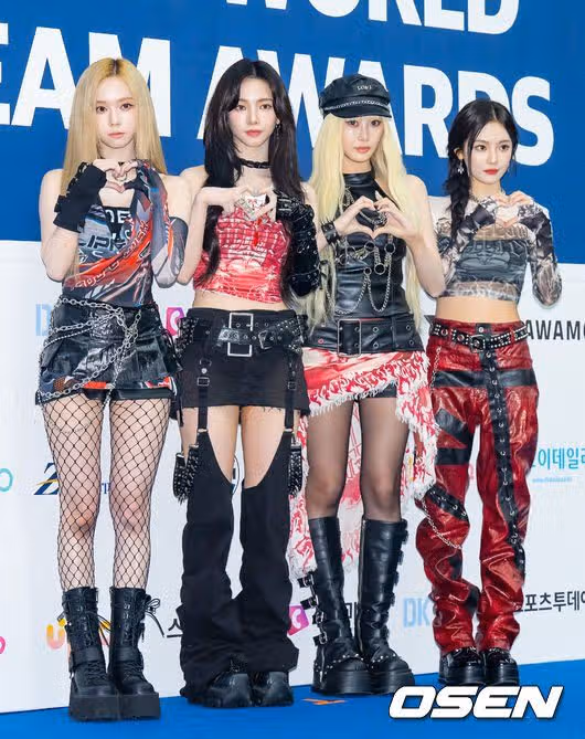 에스파 오늘 키치하고 힙한 스타일링