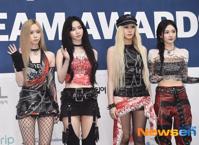 에스파 오늘 키치하고 힙한 스타일링