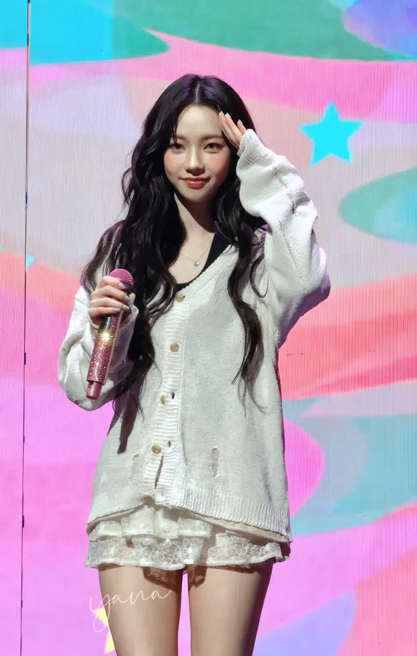오늘자 카리나 스타일링 굿!