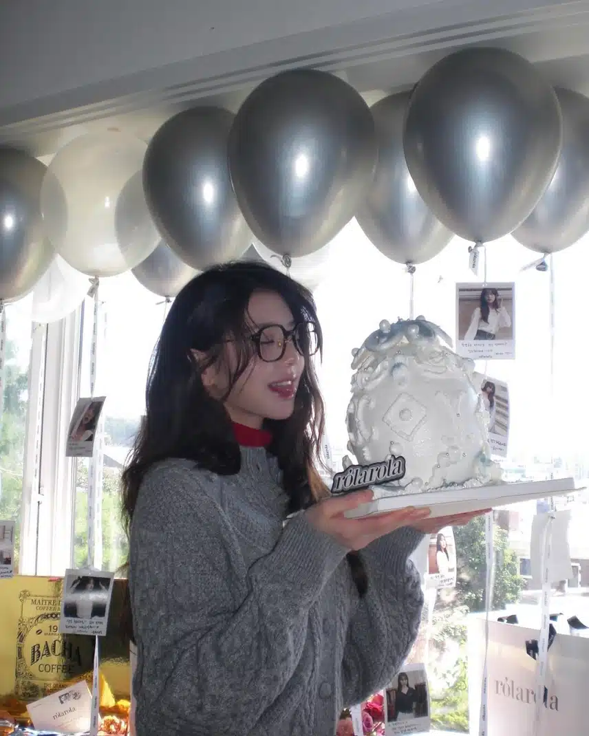 너드 안경 낀 장원영 생일축하해 🎂