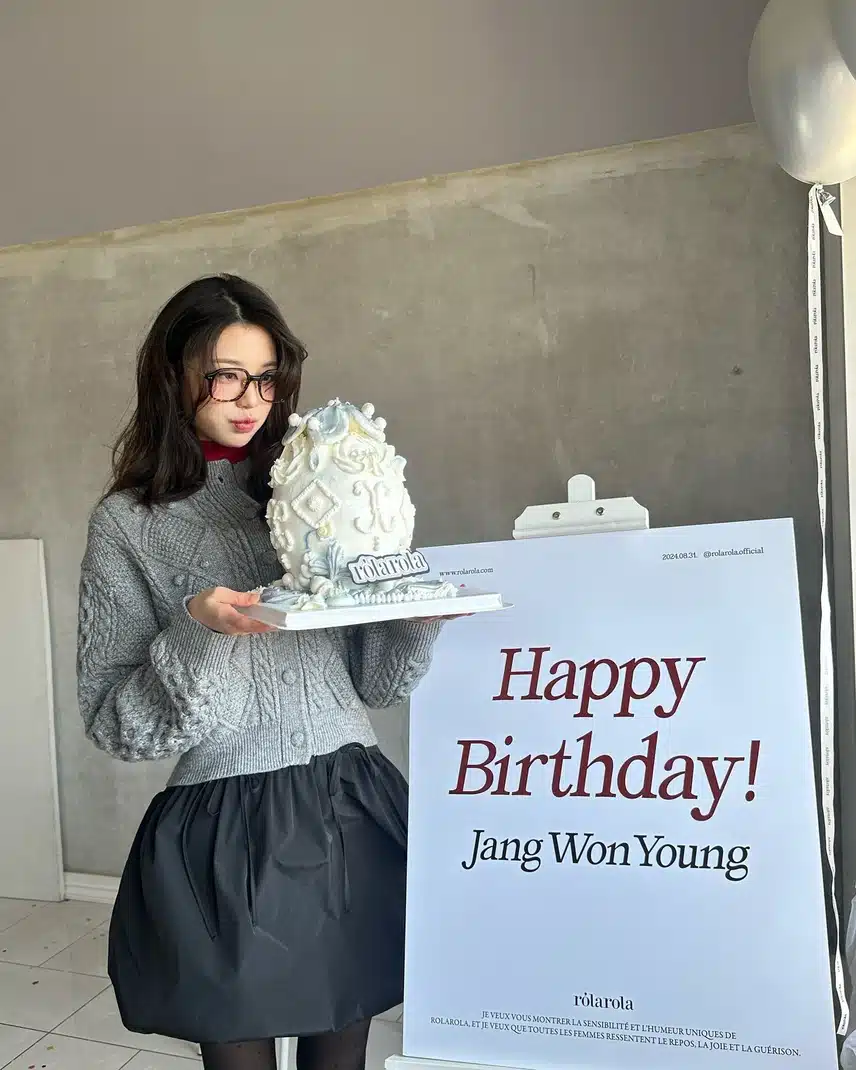 너드 안경 낀 장원영 생일축하해 🎂