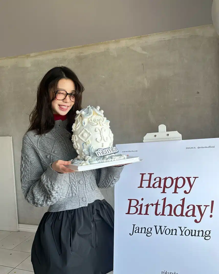 너드 안경 낀 장원영 생일축하해 🎂