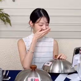 가을이가 골라준 소고기 보고 너무 좋아하는 원영이