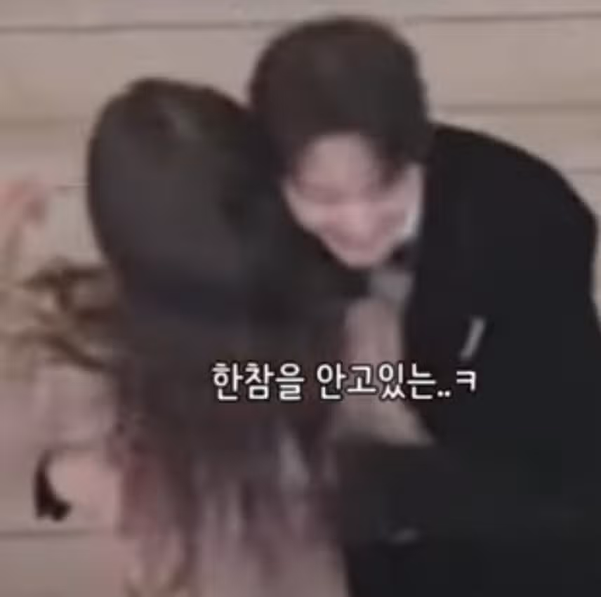 ☘️우석아 언제까지 안고 있을거야???