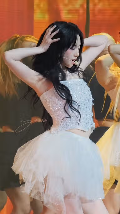 지민이 갓 올라온 사진🫶