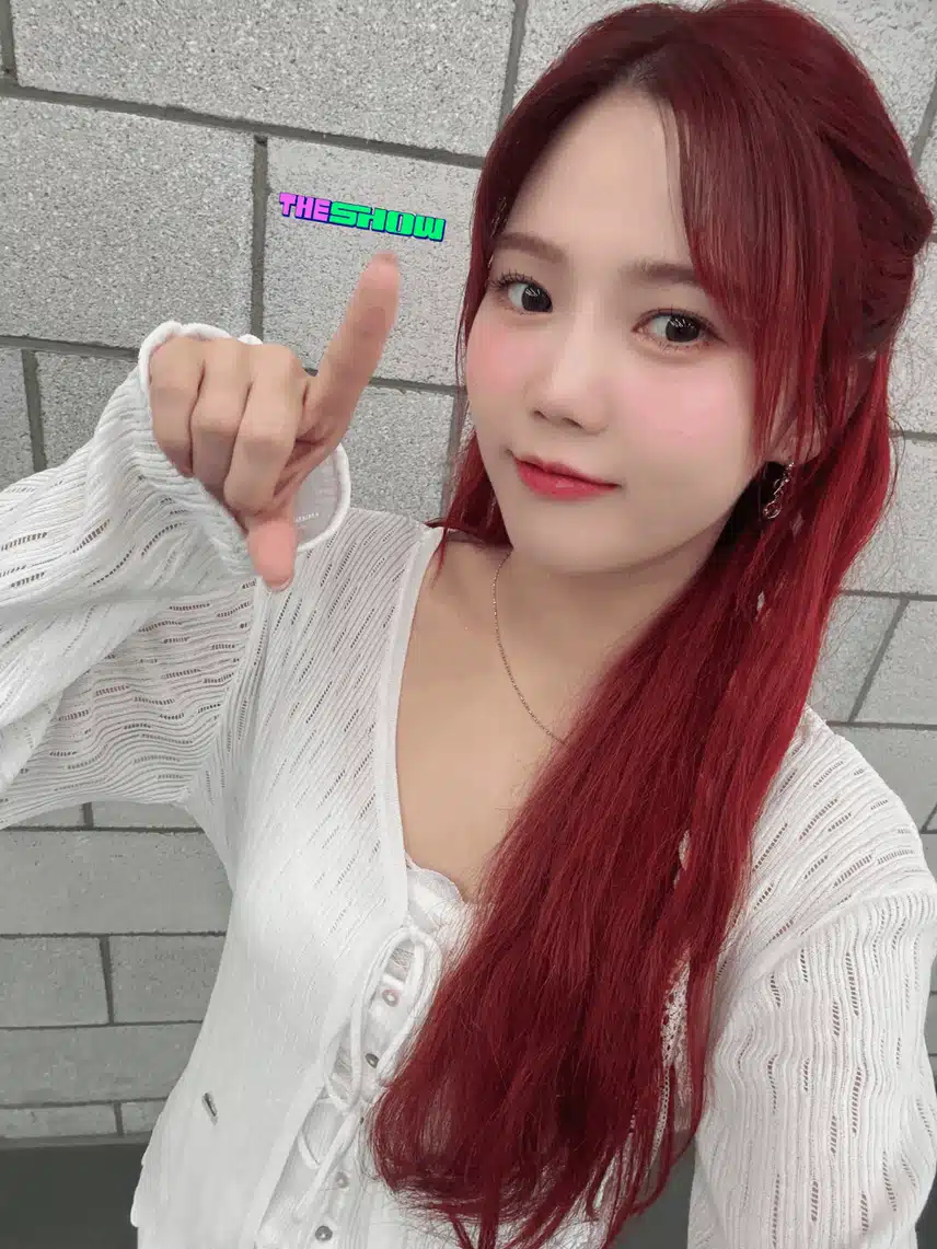 오늘자 오마이걸 더쇼 Classified 무대