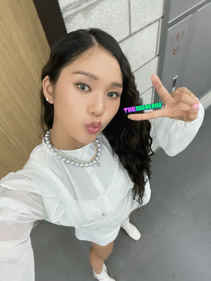 오늘자 오마이걸 더쇼 Classified 무대
