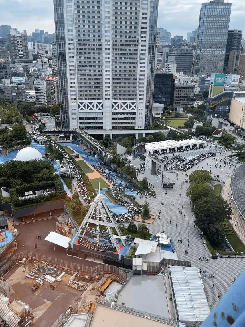도쿄돔 오전 10시경 아이브 굿즈사려고 줄선 일본팬들