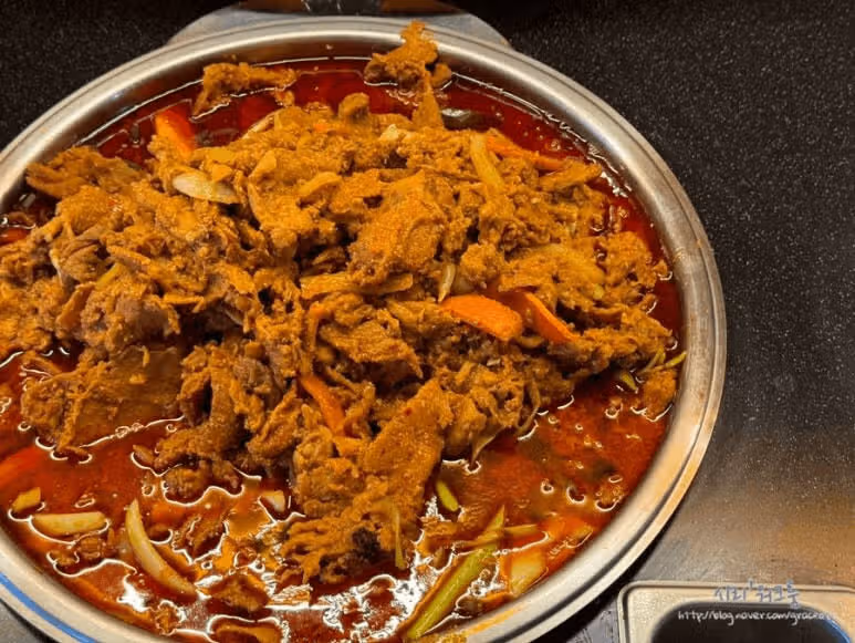 강남 돈까스, 제육 무한 리필 8,800원