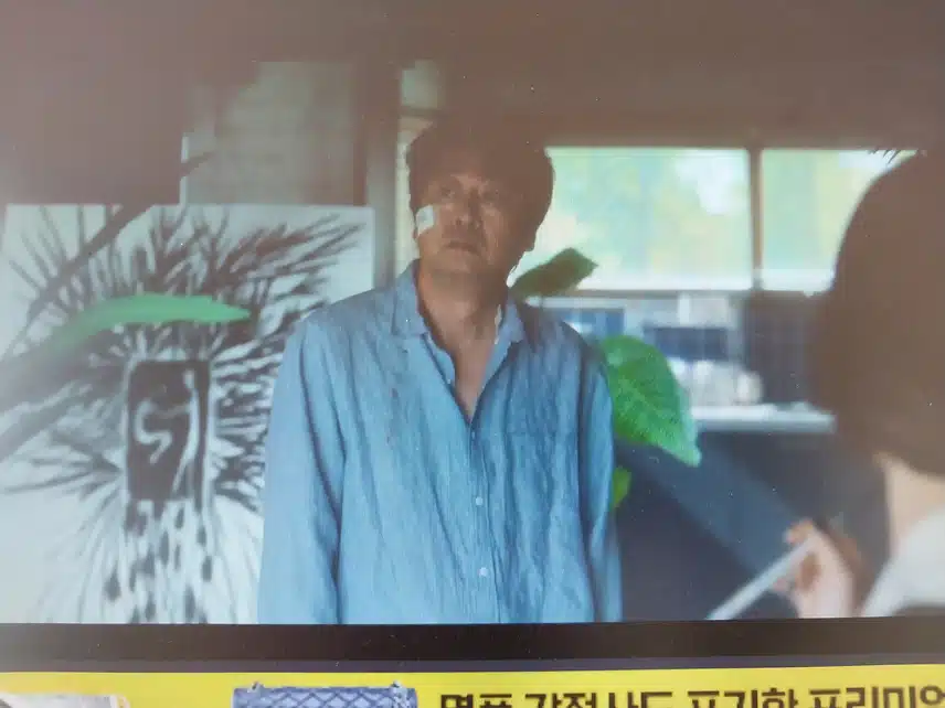 반은 봤는데 도저히 못보겠어요
