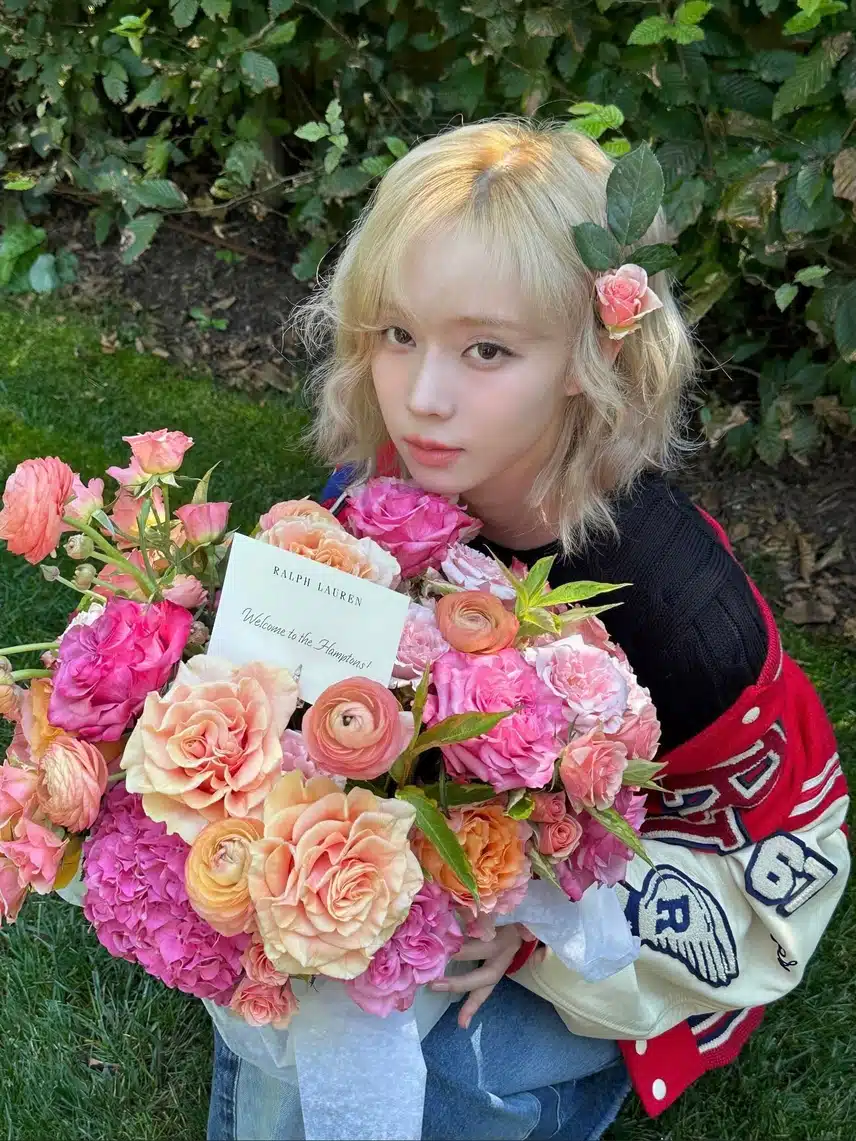 꽃다발과 윈터의 조합 최상!