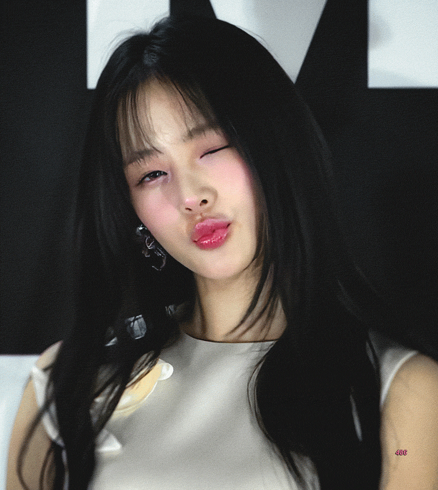 민지 윙크에 내 심장 박살😘😇