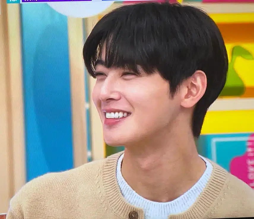 웃는 모습은 그대로인 차은우 