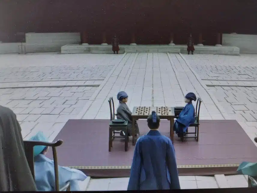 흥미진진