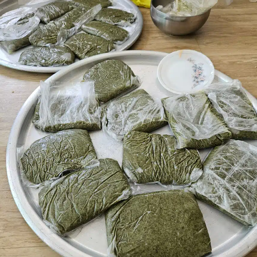 엄마는 떡장사 쑥엉개떡🤣