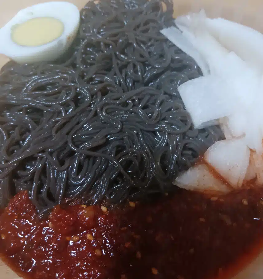 배달로 맛있는 비빔냉면먹었네요