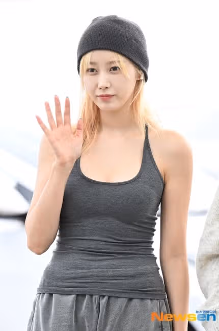 힙합 여전사같은 오늘자 지젤 공항룩