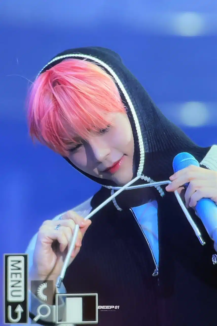 핑크 염색한 한빈이🩷