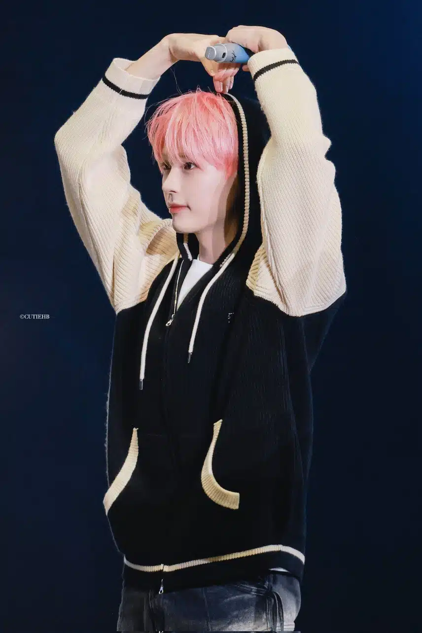 핑크 염색한 한빈이🩷