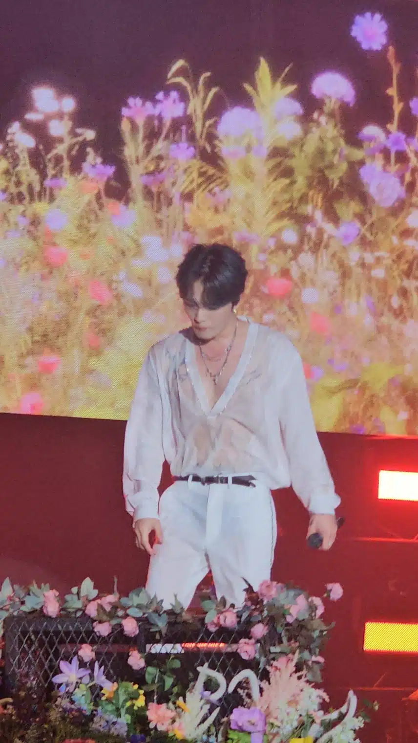 김재중 다 보이는 시스루 의상